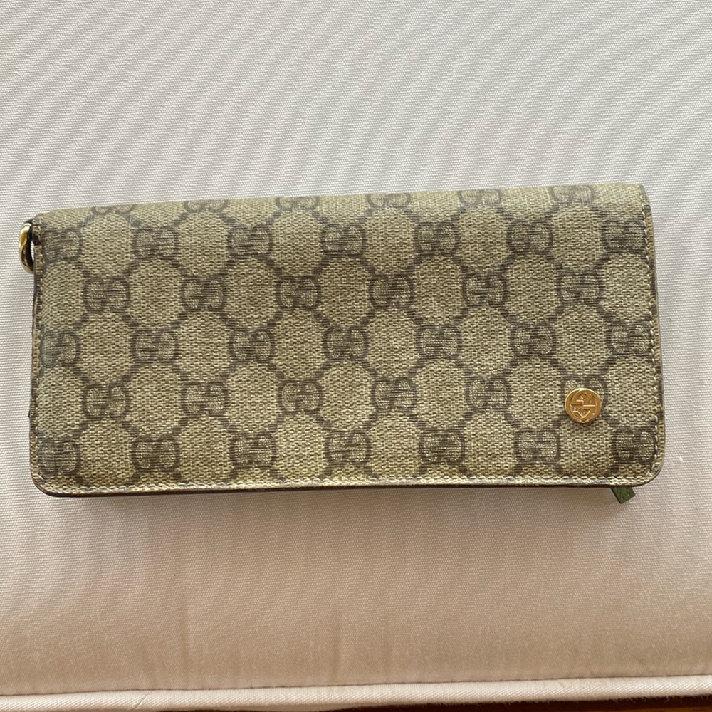 Authentic Gucci logo wallet